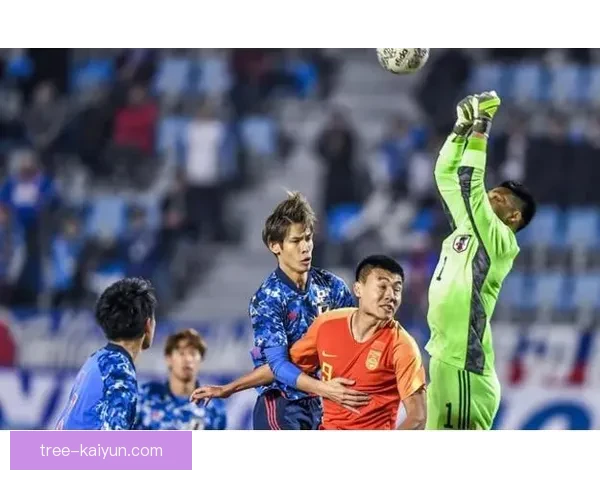 东亚杯激战正酣,各队表现亮眼,球迷激情高涨 东亚杯激战正酣,各队表现亮眼,球迷激情高涨