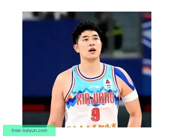 戴维斯边路配合表现稳健，助力球队攻防转换更为流畅